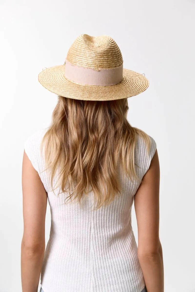 BEIGE STRAW FEDORA WITH SHELLS AND 24K GOLD-PLATED ACCESSORIES