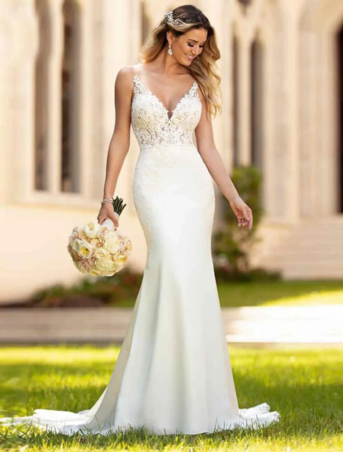 Engagement Open Back Sexy Formal Wedding Dresses Mermaid / Trumpet V Neck Sleeveless Court Train Lace Bridal Gowns With Appliques 2023 Summer Wedding Party